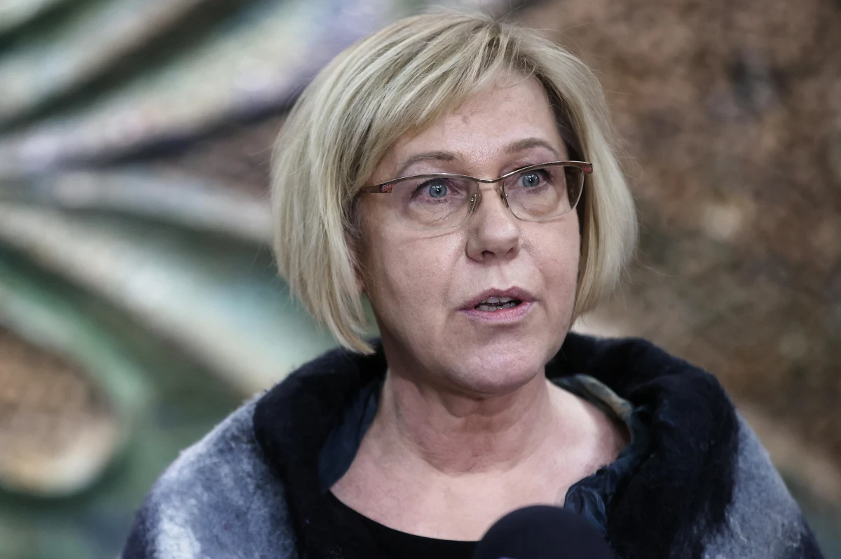 Posłowie KO złożyli wniosek do wojewody o odwołanie małopolskiej kurator oświaty Barbary Nowak. Parlamentarzyści uważają, że jest ona "szkodliwym kuratorem" i "nie staje po stronie dzieci, a po stronie partii politycznej". Nowak nie zgadza się z argumentami posłów KO i uważa, że chcą ją zniszczyć.