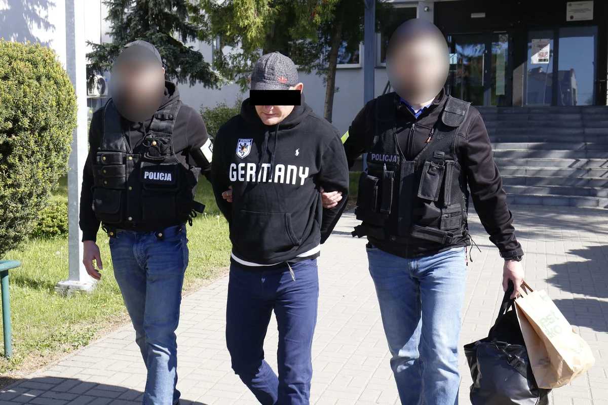 ​42-letni włamywacz, który tylko w kwietniu br. na terenie Lublina okradł dwa domy oraz mieszkanie na łączną kwotę ponad 70 tys. zł został zatrzymany. Wkrótce może usłyszeć kolejne zarzuty za inne włamania. 