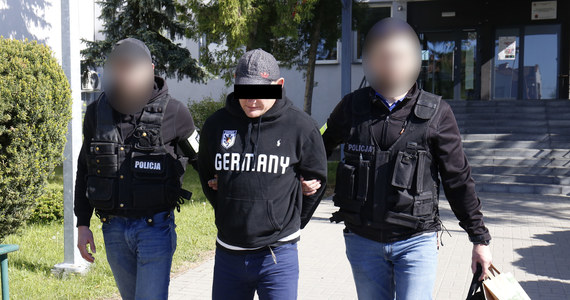 ​42-letni włamywacz, który tylko w kwietniu br. na terenie Lublina okradł dwa domy oraz mieszkanie na łączną kwotę ponad 70 tys. zł został zatrzymany. Wkrótce może usłyszeć kolejne zarzuty za inne włamania. 
