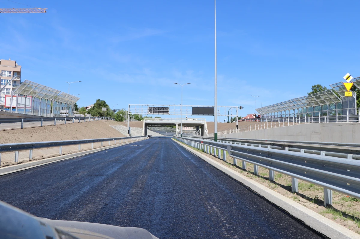 Jedna z największych krakowskich inwestycji - Trasa Łagiewnicka - jest już prawie gotowa. Połączy ona południowe dzielnice miasta: Kurdwanów z Ruczajem.

