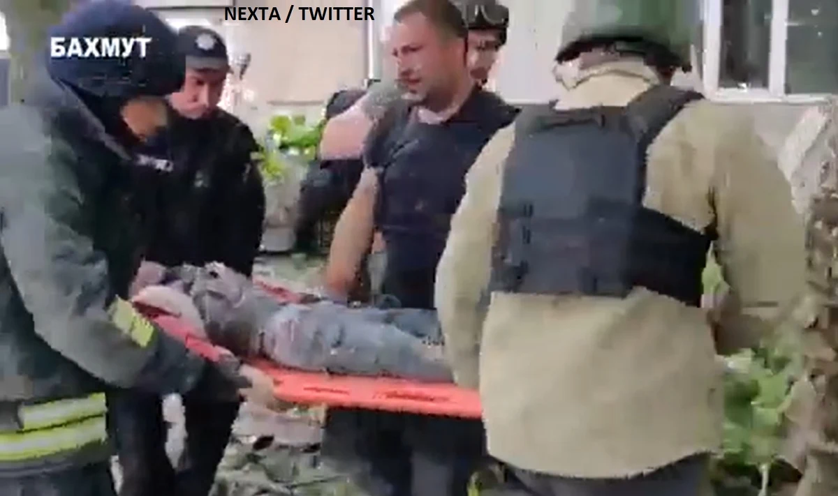 Ciężko rannego 9-latka wyciągnęły ukraińska służby spod gruzów budynku mieszkalnego w Bachmucie w obwodzie donieckim. Jak informuje NEXTA, dziecko jest ciężko ranne.