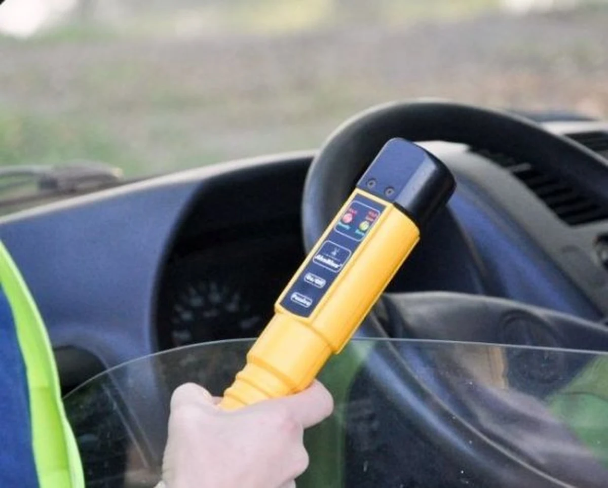 ​Kierowca volkswagena w organizmie miał ponad 3 promile alkoholu. Jadąc przez Michalów (powiat zamojski) zignorował on obowiązek ustąpienia pierwszeństwa, stwarzając zagrożenie w ruchu drogowym. Na niepewny styl jazdy kierującego volkswagenem zareagował inny uczestnik ruchu, uniemożliwił dalszą jazdę pijanemu i powiadomił służby. 58-letni kierowca golfa ze swojego postępowania wytłumaczy się przed sądem.