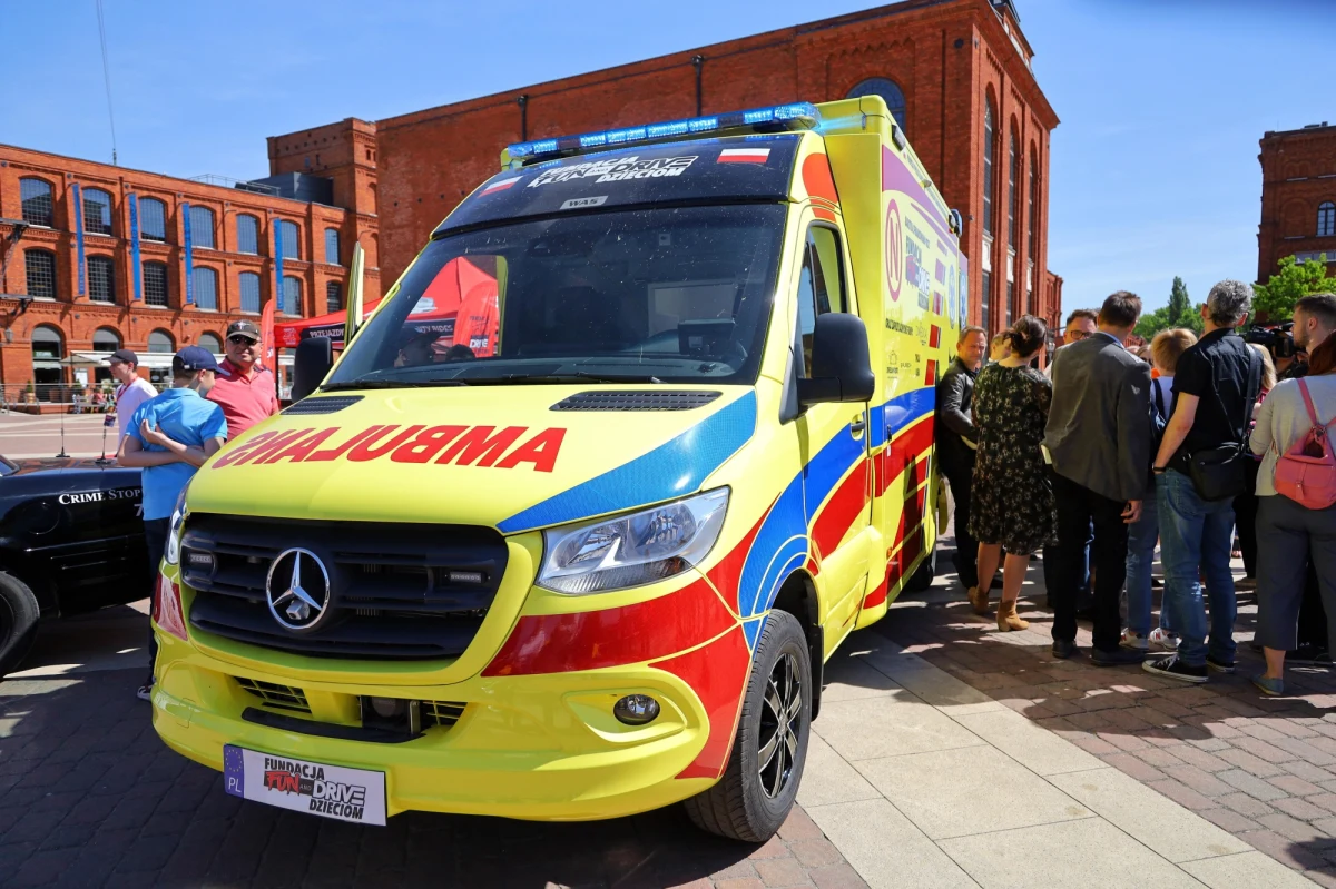 ​Pierwsza w Polsce neonatologiczna karetka typu kontenerowego została przekazana Wojewódzkiej Stacji Ratownictwa Medycznego w Łodzi przez Fundację Fun&Drive. Pieniądze na pojazd zbierane były w Manufakturze - na jej rynek ambulansem wjechał w czwartek Stig z programu "Top Gear".