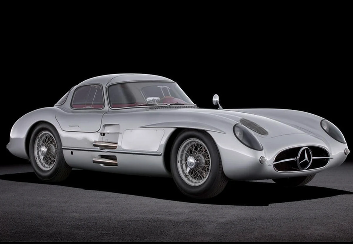 Mercedes z 1955 roku, który istnieje tylko w dwóch egzemplarzach, został sprzedany za rekordową, jeśli chodzi o samochody, sumę 135 milionów euro - informuje dom aukcyjny RM Sotheby's.
