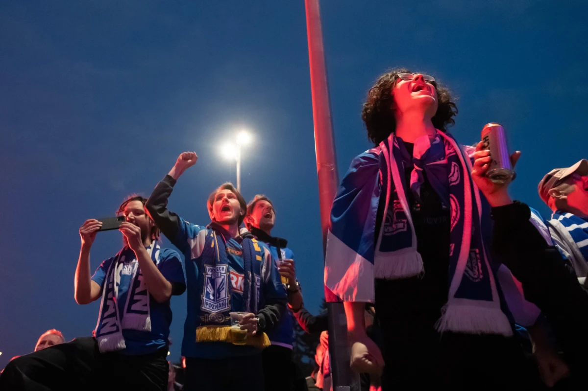 Chociaż ostatni mecz Ekstraklasy odbędzie się w sobotę, to już dzisiaj wiadomo, że tytuł mistrza Polski w piłce nożnej po 7 latach wrócił do Lecha Poznań. Piłkarze i kibice klubu świętować będą po ostatnim ligowym meczu z Zagłębiem Lublin.