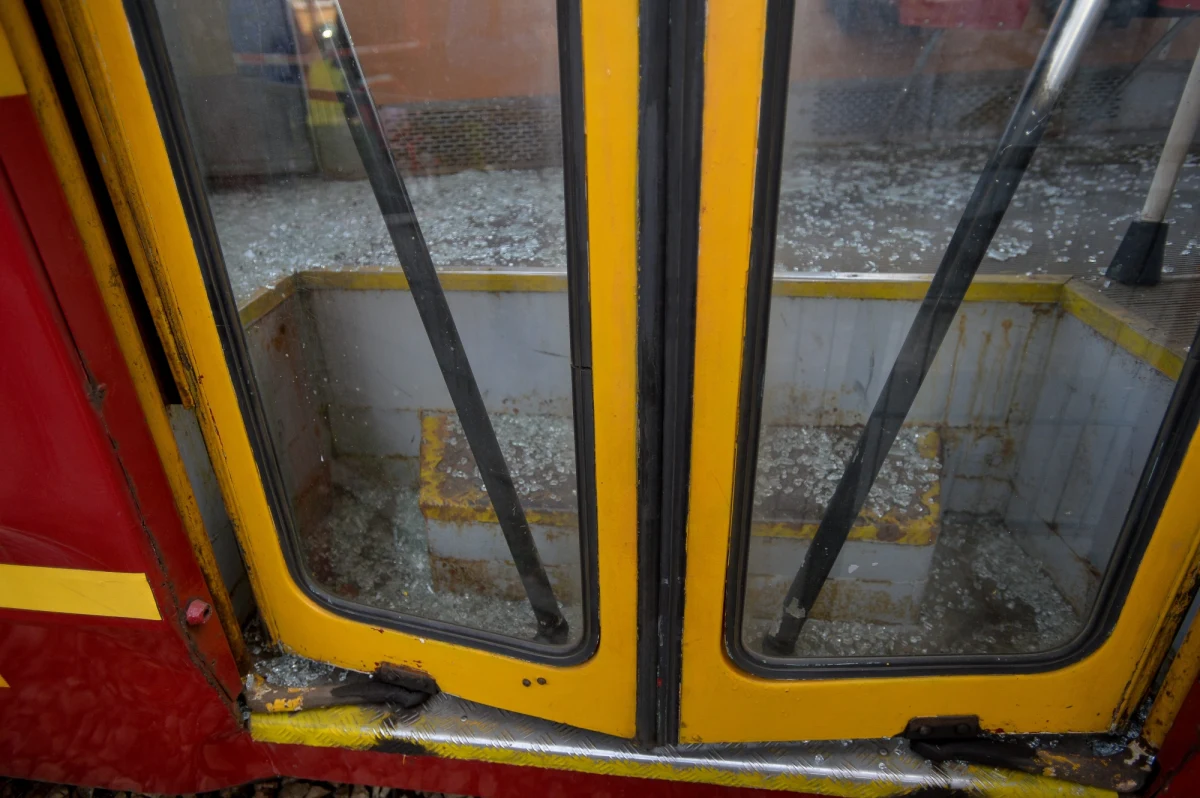 Osiem osób zostało rannych, w tym sześć trafiło do szpitala w wyniku zderzenia dwóch tramwajów, do którego doszło w piątek rano w centrum Łodzi. Część linii tramwajowych kursuje zmienioną trasą, mogą być opóźnienia.