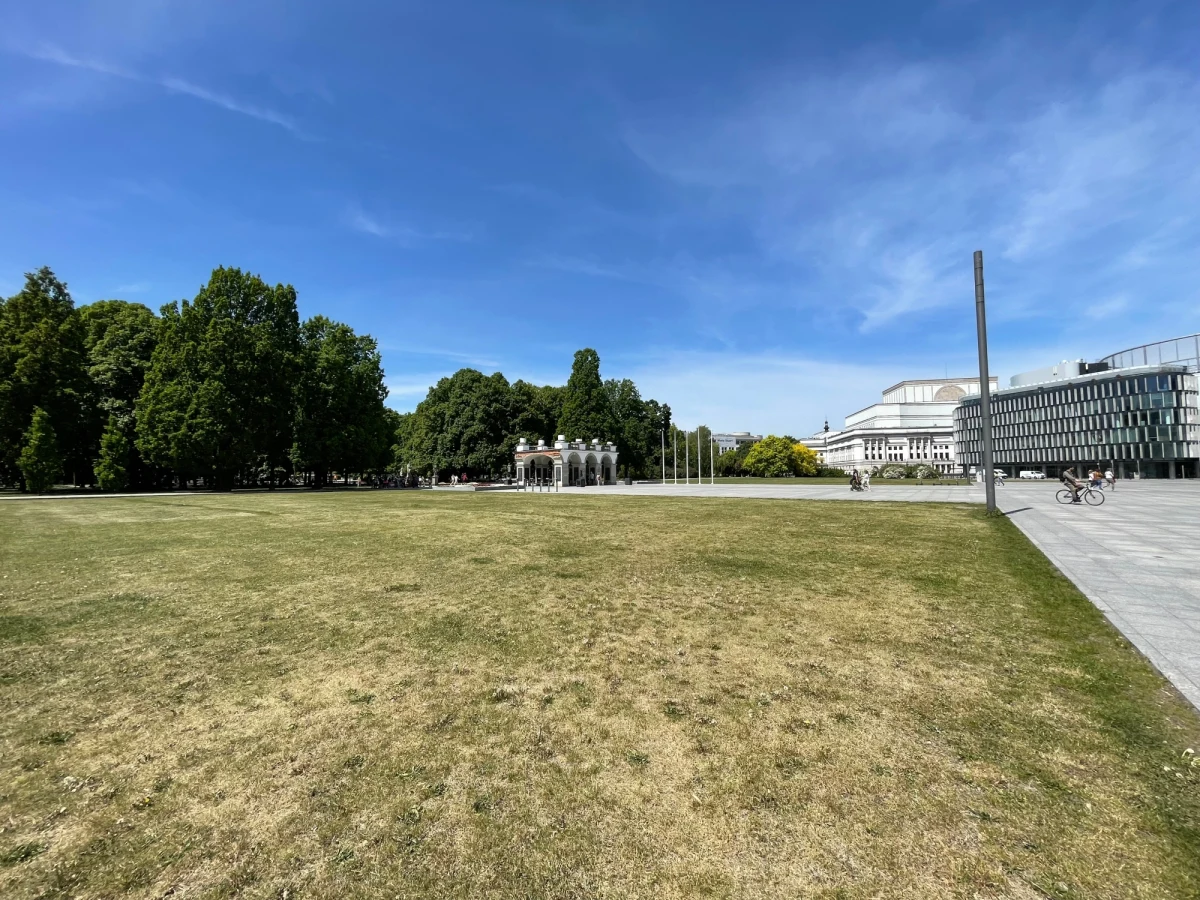 16 sierpnia - zaraz po uroczystościach związanych z Świętem Wojska Polskiego  - na palcu Piłsudskiego w Warszawie rozpoczną się prace przygotowawcze związane z odbudową Pałacu Saskiego – ustalił reporter RMF FM. 