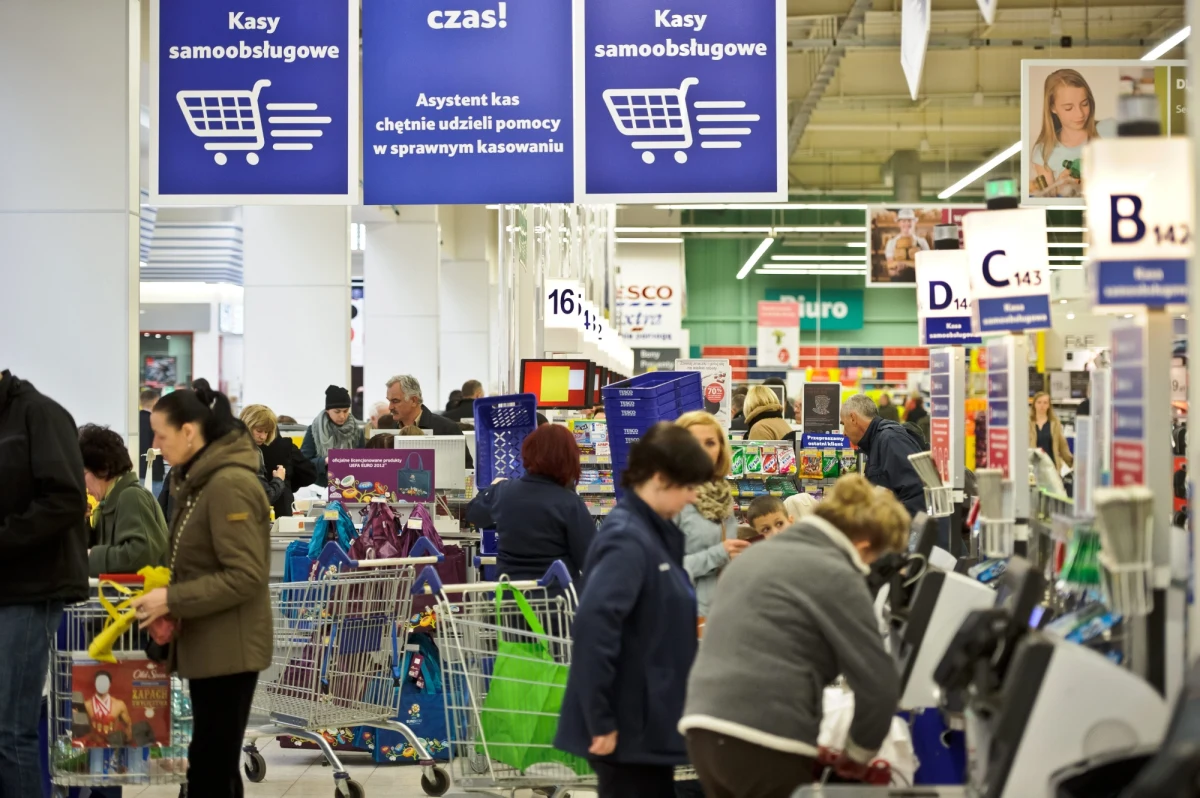 Stratę w kwocie ponad 3 zł spowodowała 14-latka z powiatu opoczyńskiego (woj. łódzkie). Nastolatka kupując ciastka celowo nabiła na kasie samoobsługowej inny, tańszy towar. Jak mówiła, zrobiła to, ponieważ założyła się z koleżanką.