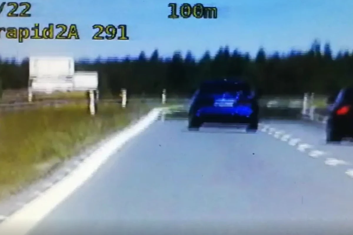 Policjanci zatrzymali do kontroli kierowcę bmw, który na drodze S7 w okolicach Ostródy (woj. warmińsko-mazurskie) jechał ponad 230 kilometrów na godzinę. Otrzymał 2,5 tys. zł mandatu i 10 punktów karnych.