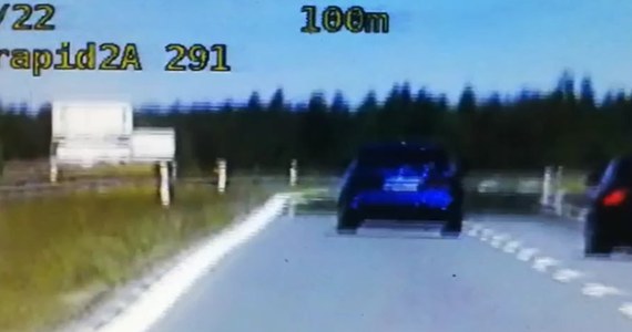 Policjanci zatrzymali do kontroli kierowcę bmw, który na drodze S7 w okolicach Ostródy (woj. warmińsko-mazurskie) jechał ponad 230 kilometrów na godzinę. Otrzymał 2,5 tys. zł mandatu i 10 punktów karnych.