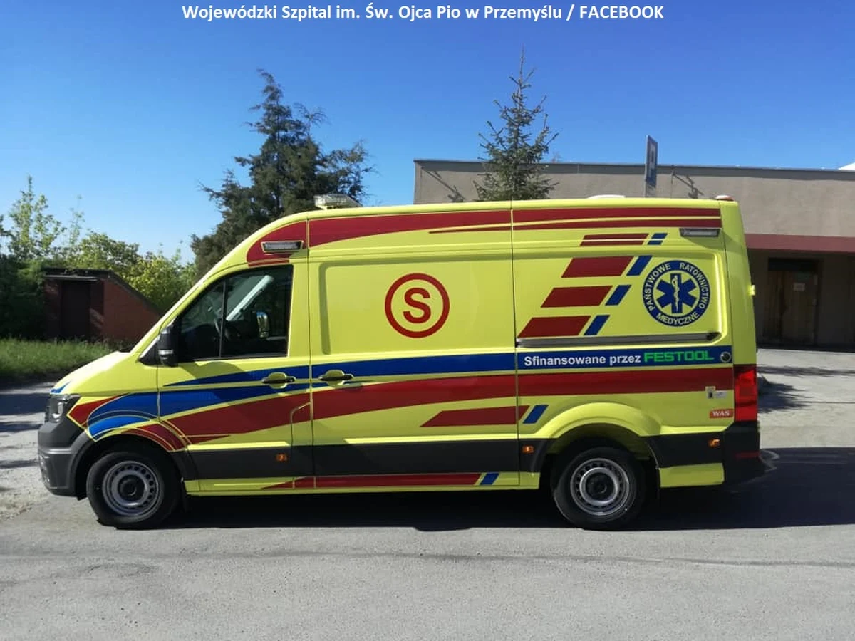Szpital wojewódzki w Przemyślu na Podkarpaciu otrzymał nową karetkę. Ambulans o wartości 461 tys. zł podarowała placówce firma Festool Polska – poinformował rzecznik prasowy szpitala Paweł Bugira.