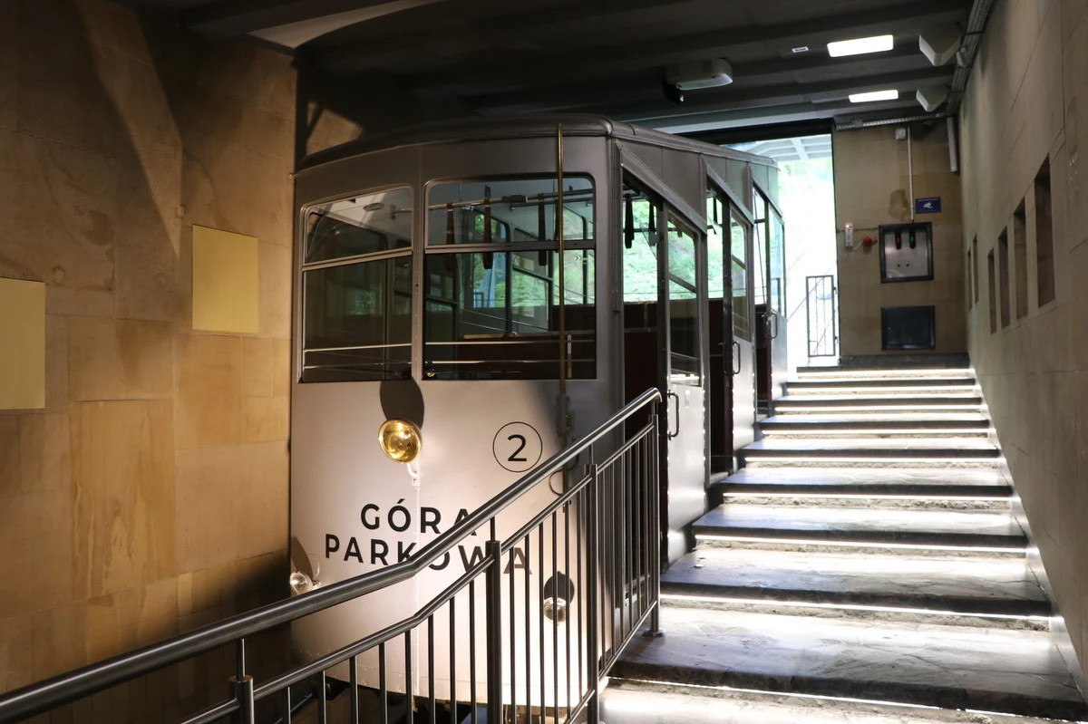 W Krynicy-Zdroju w sobotę wielkie święto - oficjalnie otwarcie kolejki linowo-terenowej na Górą Parkową. Kolejka została gruntowanie zmodernizowana, remont trwał 2 lata. Mimo że kolejka jest czynna od maja, to w najbliższy weekend zaplanowano oficjalne otwarcie i wiele atrakcji.