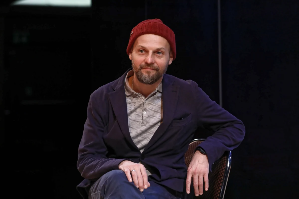 "Dzisiaj zostałem obywatelem Rzeczpospolitej Polskiej" - oświadczył w mediach społecznościowych urodzony w Rosji reżyser, aktor i dramatopisarz Iwan Wyrypajew. "Nadal będę robił wszystko, co w mojej mocy, aby uwolnić Rosjan od tej strasznej niewoli i tyranii, w której żyją od wielu, wielu lat" - zapewnił.