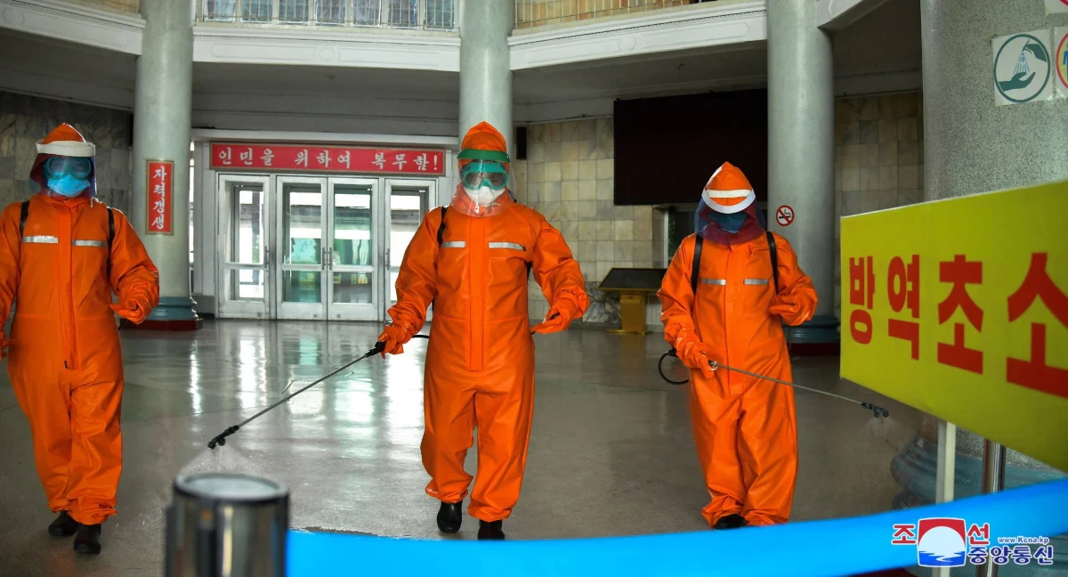 ​Władze Korei Północnej zgłosiły kolejne 186 090 osób z objawami Covid-19 - podaje agencja Reutera. Liczba nowych przypadków jest jednak mniejsza niż w poprzednich dniach, stąd władze mówią o "pozytywnym trendzie".