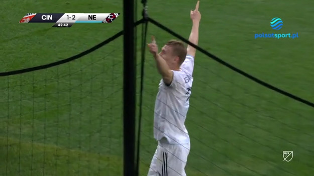 Adam Buksa strzelił efektownego gola w meczu New England Revolution - FC Cincinnati (3:2). Zobacz trafienie Polaka.