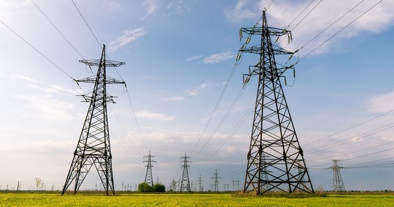 Operator ogólnoeuropejskiej giełdy energii elektrycznej Nord Pool wstrzymał w niedzielę handel rosyjskim prądem od jedynego importera w krajach bałtyckich Grupy Inter RAO. Litwa poinformowała, że zapotrzebowanie na prąd będzie zaspokajała m.in. przez połączenia z Polską, Szwecją i Łotwą. 
