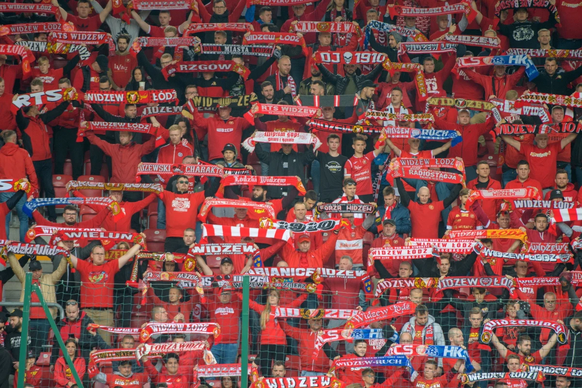 Piłkarze Widzewa Łódź po ośmiu latach wracają do ekstraklasy. Awans wywalczyli w ostatniej kolejce 1. ligi wygrywając na własnym stadionie z Podbeskidziem Bielsko-Biała 2:1.