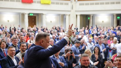 Prezydent Andrzej Duda w ukraińskim parlamencie. Owacje na stojąco