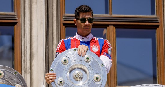 Robert Lewandowski zwyciężył w klasyfikacji "Złotego Buta" i po raz drugi sięgnął po nagrodę dla najlepszego strzelca lig europejskich. Polski piłkarz w zakończonym już sezonie Bundesligi zdobył 35 goli i z 70 punktami w rankingu wyprzedził Francuza Kyliana Mbappe z PSG - 56.