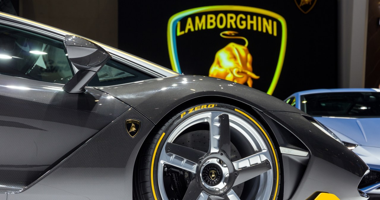 Plotki o szykowanym przez Apple elektrycznym autonomicznym aucie (to nazywać ma się po prostu Apple Car) krążą w sieci od dłuższego czasu i jeśli zastanawialiście się, jak wyglądać może ten samochód, to luksusowa włoska marka Lamborghini może być pewną wskazówką. 