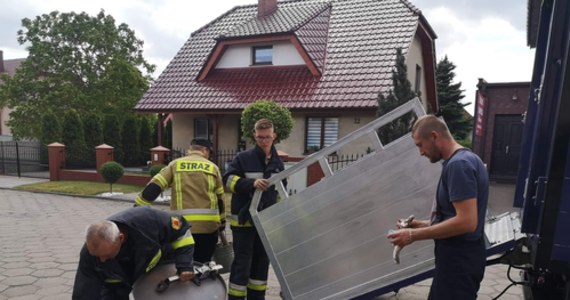 830 kg złomu zebrali w weekend strażacy z OSP Jutosin w powiecie rawickim. Kwota, którą zamian za to otrzymali wpłacona zostanie na konto fundacji wspierającej chorego chłopca.