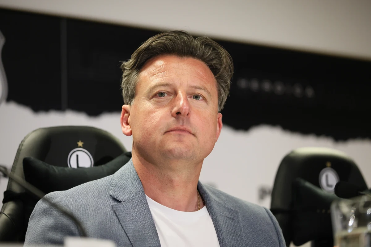 Kosta Runjaic został trenerem piłkarzy Legii - poinformował warszawski klub. Niemiecki szkoleniowiec, który przez ostatnie prawie pięć lat prowadził Pogoń Szczecin, podpisał ze stołecznym klubem kontrakt do 2024 roku. 