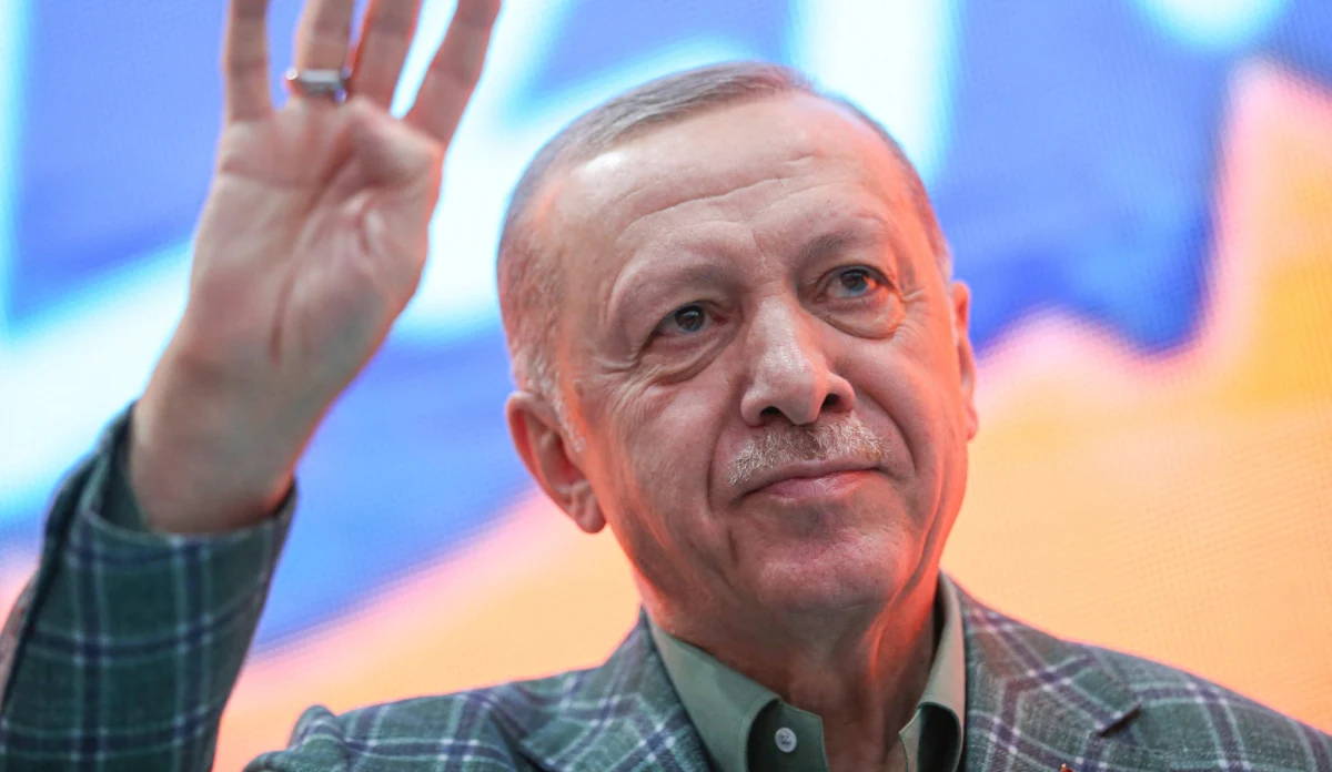 Turecki prezydent Recep Tayyip Erdogan wezwał Szwecję, by podjęła kroki, które poprawią bezpieczeństwo Turcji. Ankara, która blokuje wejście Szwecji i Finlandii do NATO, domaga się spełnienia jej warunków, w tym zerwania przez Sztokholm stosunków z Kurdami.