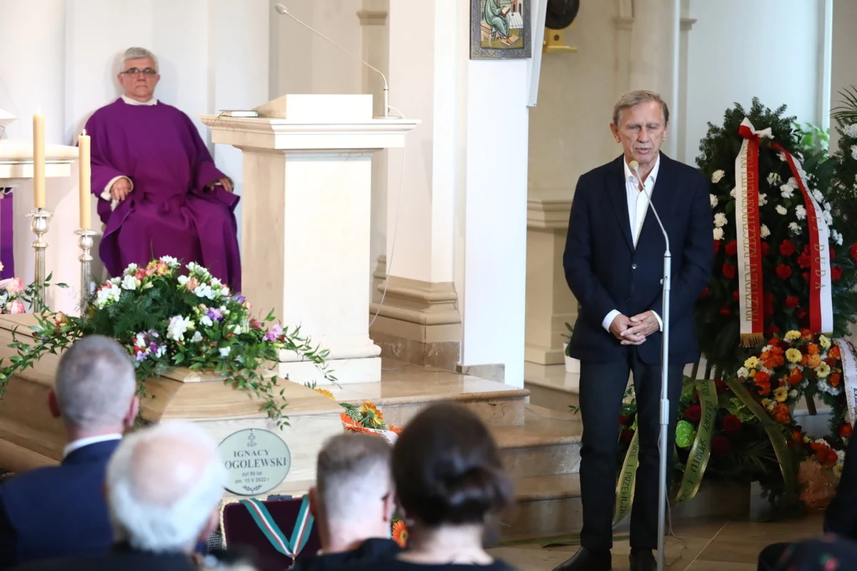 "Obdarował nas pięknem" - mówił w homilii ks. Andrzej Luter. Po mszy św. w Kościele Środowisk Twórczych na pl. Teatralnym w Warszawie trumnę z ciałem Ignacego Gogolewskiego przewieziono na cmentarz parafii św. Wincentego a' Paulo w Otwocku, gdzie złożono ją w rodzinnym grobie.