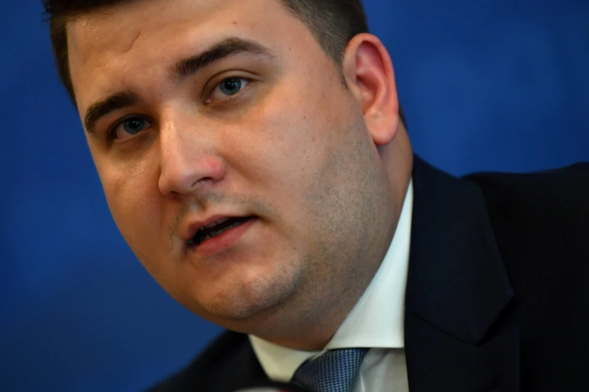 Były rzecznik MON i były współpracownik Antoniego Macierewicza Bartłomiej Misiewicz prowadził samochód pod wpływem alkoholu - podaje tvn24.pl. Został zatrzymany w Wiedniu. Miał około 1,5 promila alkoholu w organizmie.