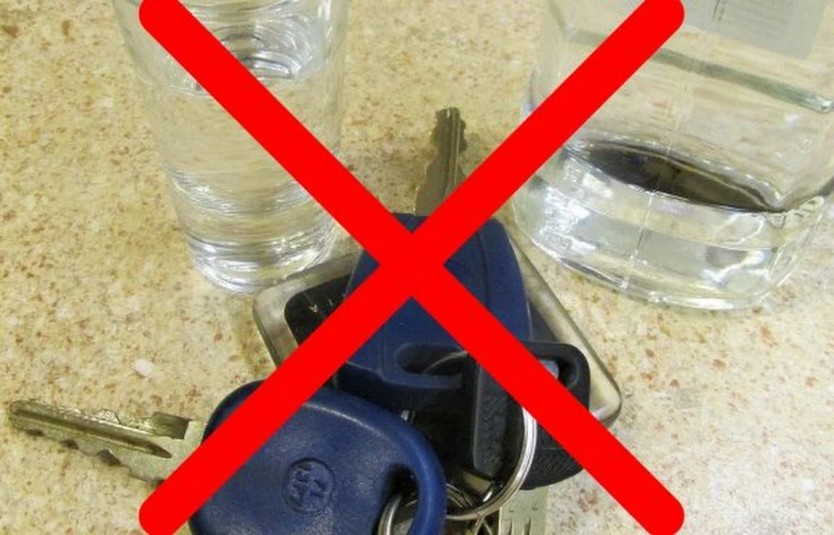 Tylko podczas ostatniego weekendu sądeccy policjanci zatrzymali 9 nietrzeźwych kierujących. Pięcioro z nich nie miało prawa jazdy, dwóch uczestniczyło w kolizji, a niechlubny rekordzista, mając w organizmie 3 promile alkoholu, prowadził motocykl mimo zakazu orzeczonego przez sąd. Teraz wszystkim grożą poważne konsekwencje.