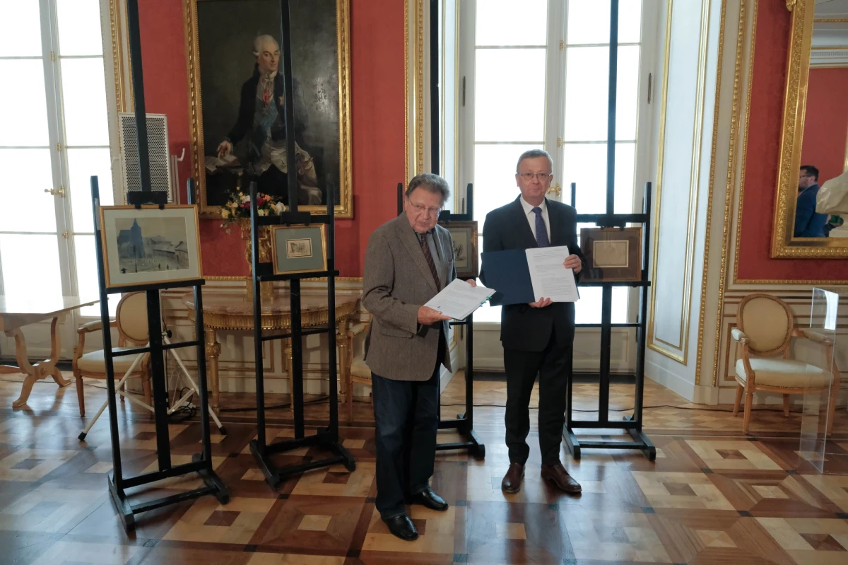 Fundacja Zbiorów im. Ciechanowieckich kontynuuje przekazywanie dzieł sztuki na rzecz Zamku Królewskiego w Warszawie. Tym razem przedmiotem darowizny są 278 rysunki, 5 164 woluminy i ok. 40 metrów bieżących akt.