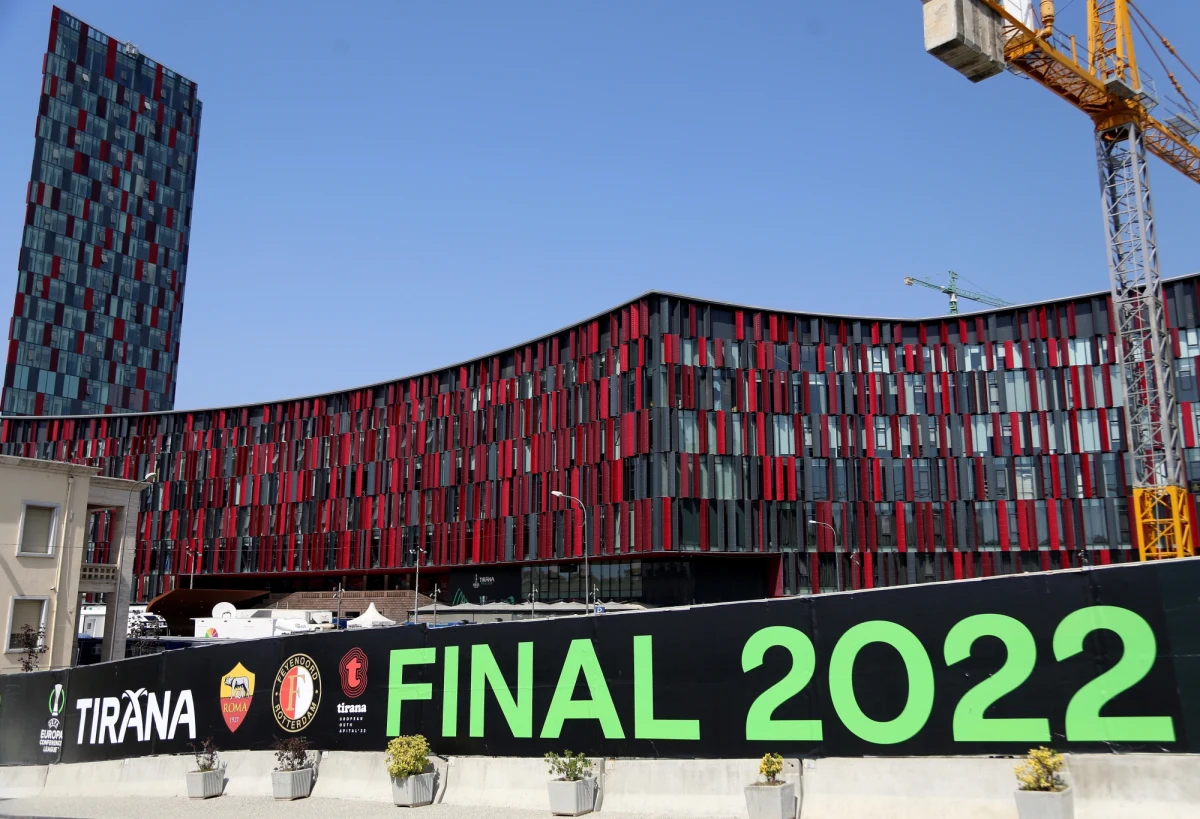 AS Roma i Feyenoord Rotterdam zagrają w pierwszym, historycznym finale Ligi Konferencji. To nowe rozgrywki, które zadebiutowały w tym sezonie. Finałowy mecz zostanie rozegrany dziś o 21 w albańskiej Tiranie. Trener rzymian Jose Mourinho, jeśli wygra, może mieć w dorobku wszystkie europejskie puchary.