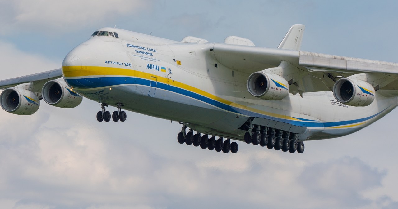 An-225 Mrija, największy samolot transportowy świata, został zniszczony na lotnisku w Hostomelu w pierwszych dniach rosyjskiej agresji na Ukrainę. Teraz prezydent Zełeński zapowiada odbudowę tego giganta.
