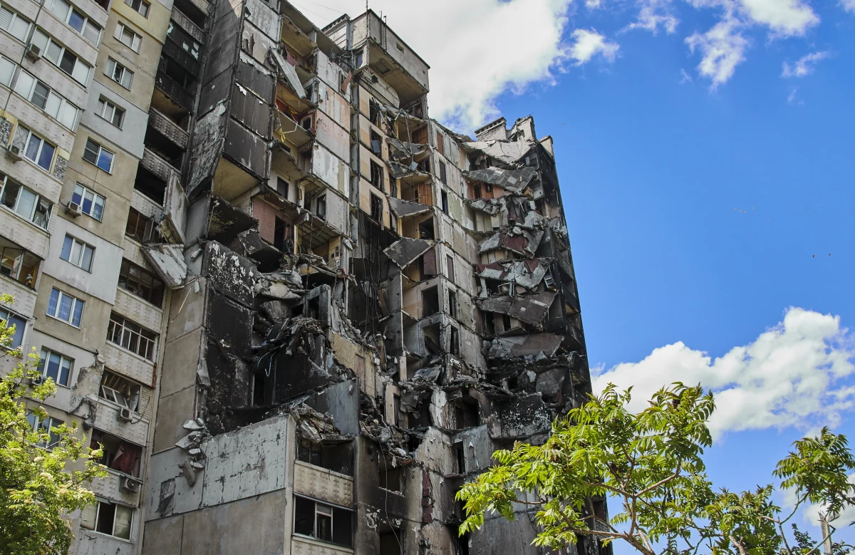 Henry Kissinger uważa, że Ukraina powinna zgodzić się na oddanie części swojego terytorium, aby osiągnąć porozumienie pokojowe z Rosją i natychmiast zakończyć trwającą od trzech miesięcy wojnę. Pisze o tym amerykański "Newsweek", relacjonując wypowiedź byłego sekretarza stanu USA w Davos.