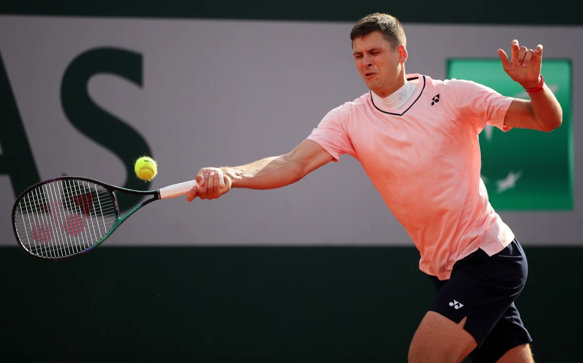 Rozstawiony z numerem 12 Hubert Hurkacz wygrał z włoskim tenisistą Giulio Zeppierim 7:5, 6:2, 7:5 w pierwszej rundzie wielkoszlemowego French Open w Paryżu. Kolejnym rywalem Polaka będzie kolejny Włoch - Marco Cecchinato.