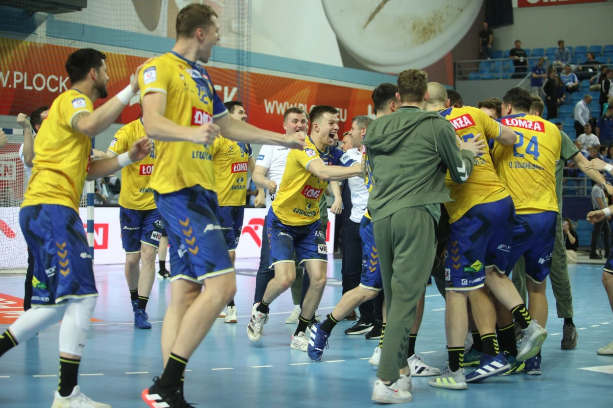 Piłkarze ręczni Łomży Vive Kielce zostali po raz 19. w historii mistrzami Polski. We wtorek w regulaminowym czasie zremisowali w Płocku z Orlen Wisłą 20:20 (10:12) w ostatnim ligowym meczu sezonu i wygrali po rzutach karnych 5-3.