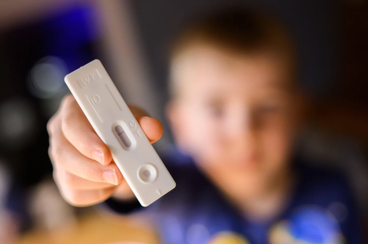 Niemiecka Stała Komisja ds. Szczepień (Stiko) rekomenduje szczepienie przeciw Covid-19 dzieci w wieku od pięciu do jedenastu lat szczepionką firm Pfizer i BioNTech. Wcześniej podobne zalecenie dotyczyło również dzieci w tym wieku, ale ze schorzeniami – informuje we wtorek „Tagesspiegel”.