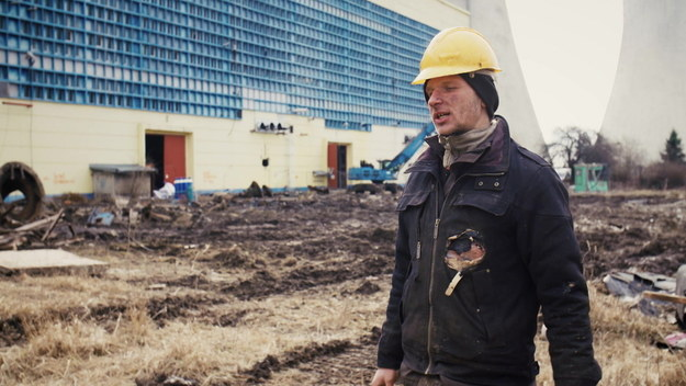 Serial dokumentalny Polsat Play „Elektrownia - wielkie wyburzanie” opowiada o ludziach, którzy pracują przy największej rozbiórce elektrowni w historii Polski. Aby oddać unikalną skalę projektu, podczas realizacji programu wykorzystano kamery specjalne. Zamontowano je w miejscach, do których operatorzy ze względów bezpieczeństwa nie mieli dostępu.