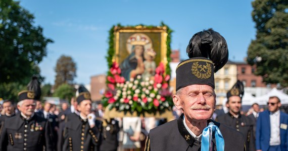 ​W niedzielę odbędzie się doroczna pielgrzymka mężczyzn i młodzieńców do sanktuarium maryjnego w Piekarach Śląskich. Policja przypomina o zasadach i ograniczeniach, jakie będą obowiązywać na drogach.