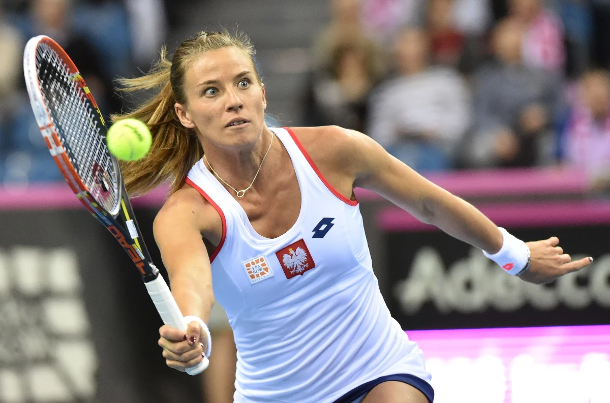 Alicja Rosolska i Nowozelandka Erin Routliffe oraz Łukasz Kubot i Francuz Edouard Roger-Vasselin awansowali do drugiej rundy gry podwójnej w wielkoszlemowym turnieju tenisowym Rolanda Garrosa w Paryżu. Odpadły natomiast Katarzyna Piter i Hiszpanka Nuria Parrizas-Diaz.