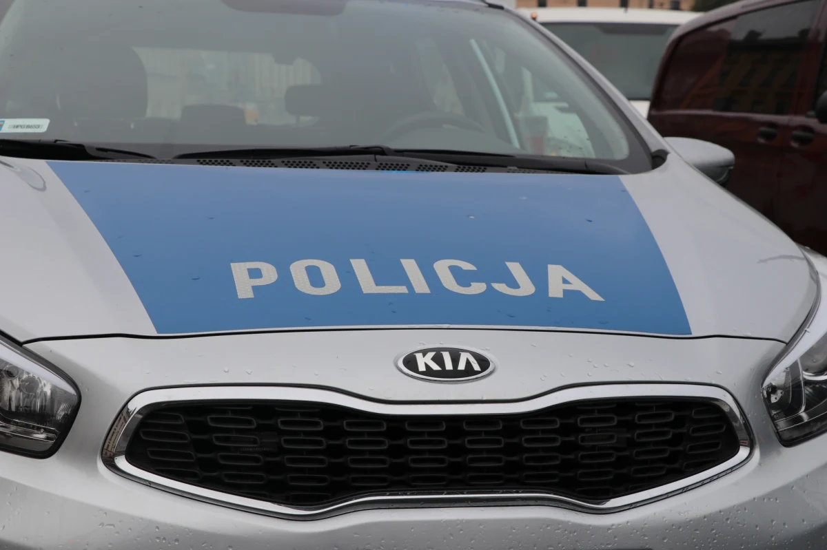 Jedna osoba zginęła w zderzeniu ciężarówki z samochodem osobowym w Polanicy Górnej (część Polanicy-Zdroju, woj. dolnośląskie). Trasa była zablokowana przez kilka godzin.