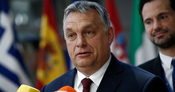​Premier Węgier Viktor Orban ogłosił, że w ramach stanu zagrożenia wprowadzonego w związku z rosyjską inwazją na Ukrainę, rząd stworzy dwa fundusze na armię i redukcję kosztów energii, które zostaną zasilone wpływami z podatków od "dodatkowych zysków" m.in. banków i dużych firm.