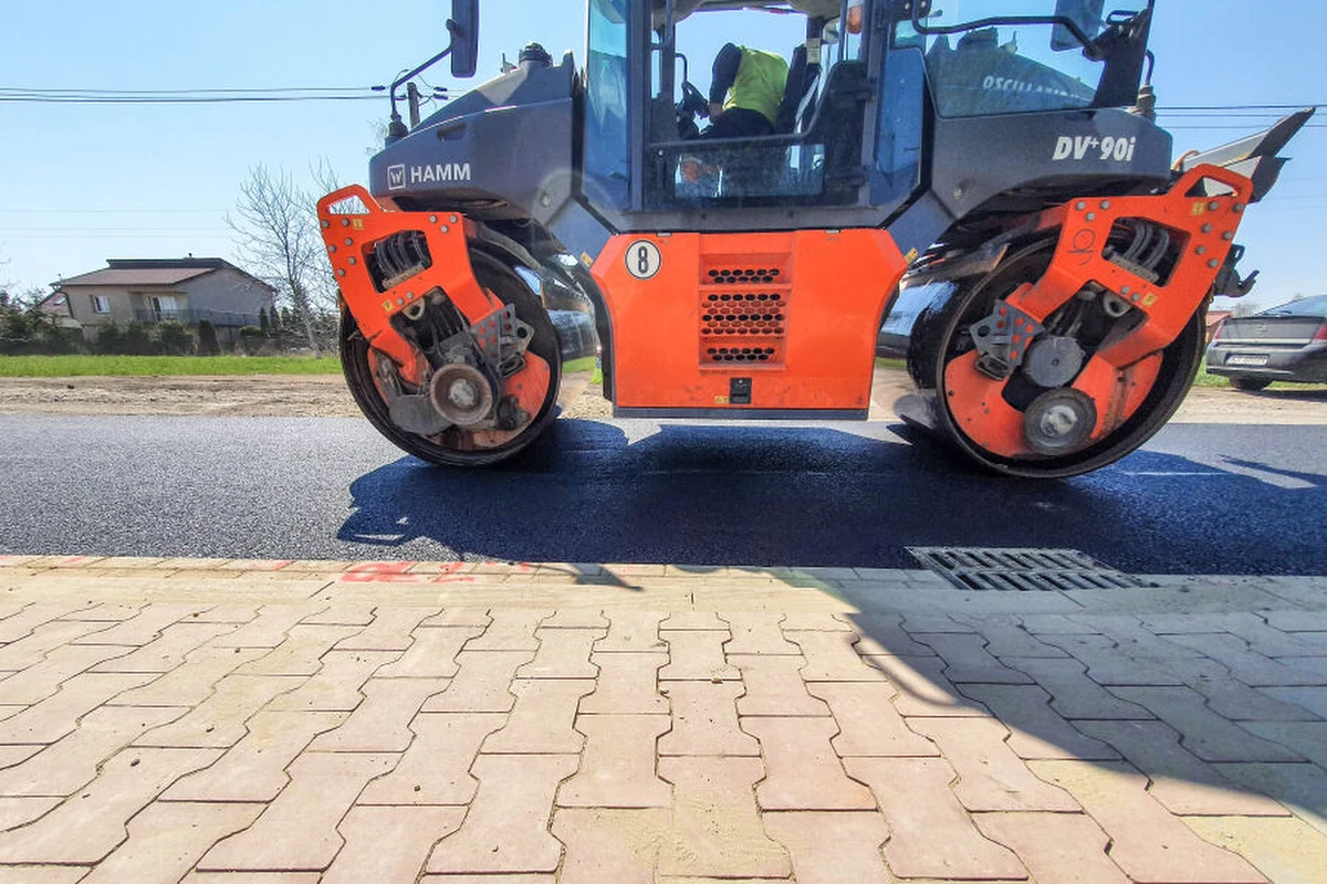 1600 metrów drogi dojazdowej, ścieżki rowerowe, parking P+R oraz nowa pętla autobusowa. Miasto planuje skomunikować osiedle Kliny ze stacją Szybkiej Kolei Aglomeracyjnej w Opatkowicach. Zarząd Inwestycji Miejskich ogłosił przetarg na inwestycję.