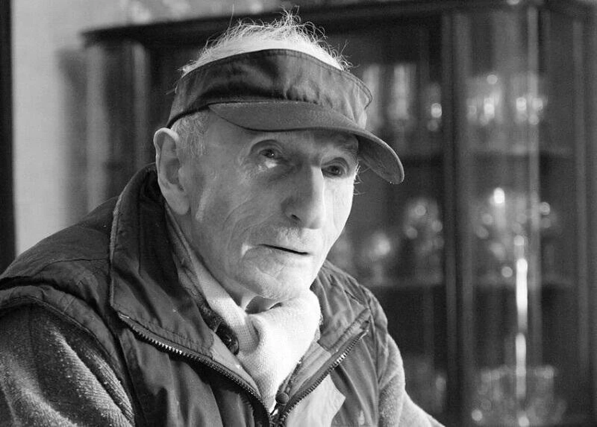 Więzień obozów koncentracyjnych Stutthof i Sachsenhausen, pisarz, dokumentalista i autor licznych książek o Gdańsku Brunon Zwarra, będzie mieć swój pomnik. Rzeźba stanie przy ul. Biskupiej. Jej projekt zostanie wybrany w drodze konkursu - poinformowała Magdalena Kiljan z Gdańskiego Zarząd Dróg i Zieleni.

