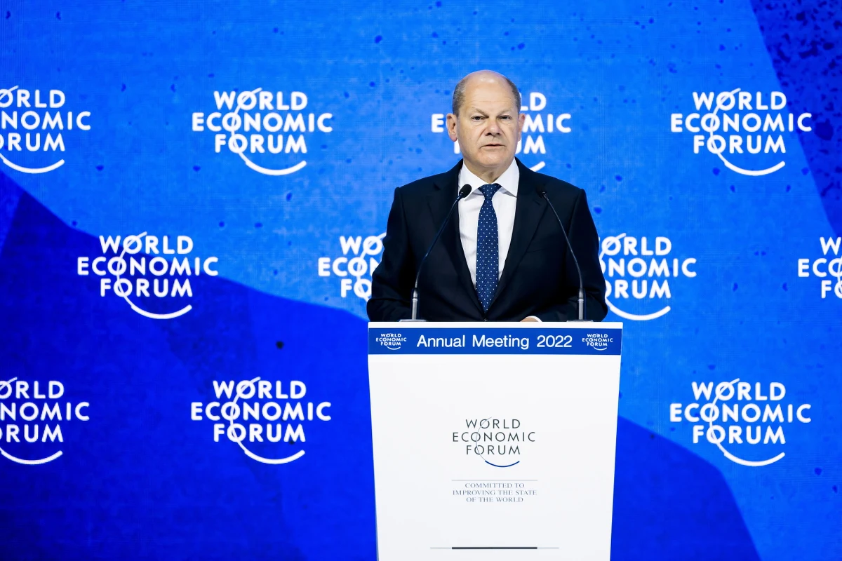 Władimir Putin chce powrócić do porządku świata, w którym najsilniejsi dyktują, co jest słuszne - mówił w Davos kanclerz Niemiec, Olaf Scholz. Jak zaznaczył, Putinowi "nie udało się osiągnąć wszystkich założonych celów strategicznych" w wojnie w Ukrainie.