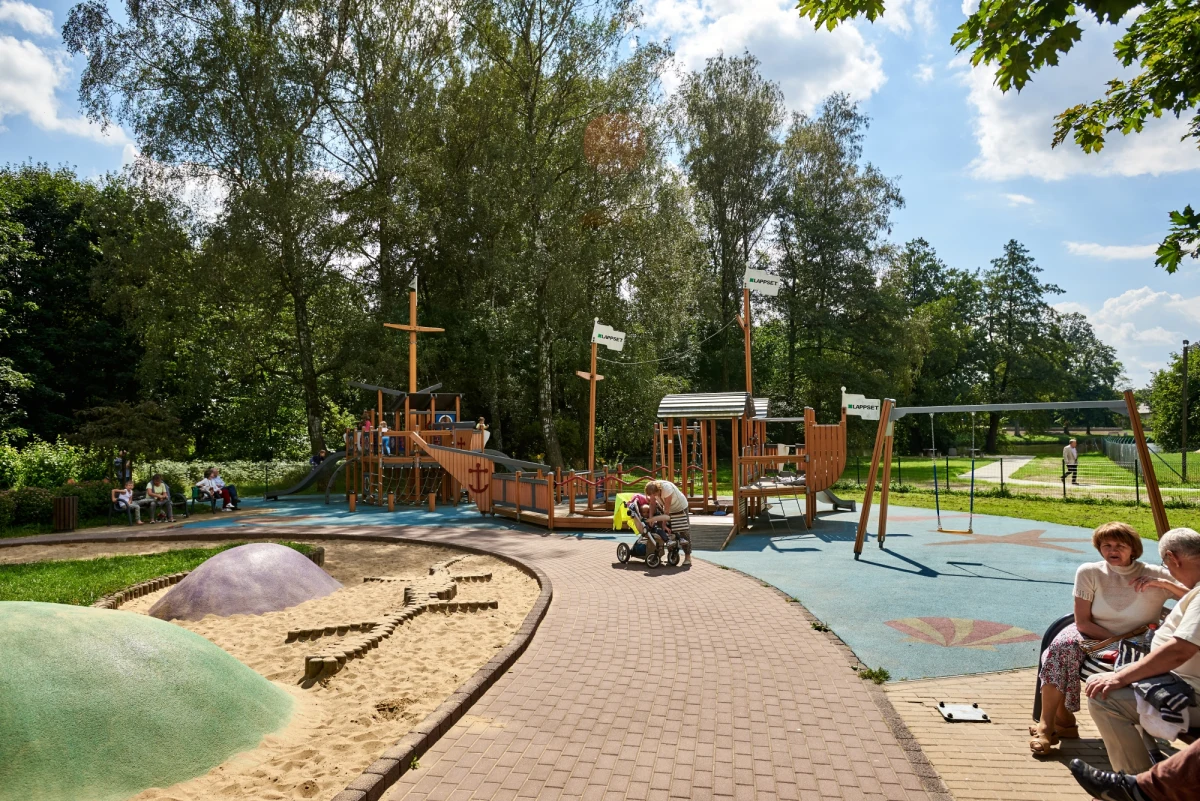 Zielone projekty i chęć zadbania o sąsiadów z Ukrainy, którzy znaleźli schronienie w Polsce – to dwa najbardziej wyraziste trendy w pomysłach zgłoszonych do Łódzkiego Budżetu Obywatelskiego. Przyjmowanie wniosków zakończyło się o północy w poniedziałek (23 maja). Łodzianie będą mieli w czym wybierać, bo mieszkańcy zgłosili niemal 950 projektów.