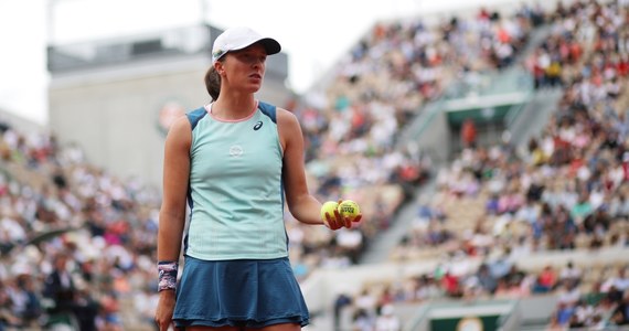 Liderka światowej listy Iga Świątek pokonała Amerykankę Alison Riske 6:0, 6:2 w drugiej rundzie wielkoszlemowego turnieju French Open w Paryżu. Kolejną rywalką polskiej tenisistki będzie Danka Kovinic z Czarnogóry.