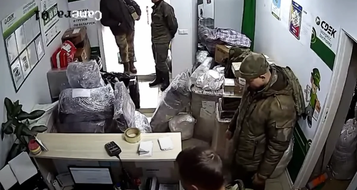 ​Od początku inwazji na Ukrainę rosyjscy żołnierze wysłali z przygranicznych miejscowości 58 ton paczek z kradzionym sprzętem - informuje portal Mediazona, której dziennikarze monitorowali pod tym kątem 13 rosyjskich, krymskich i białoruskich miast.