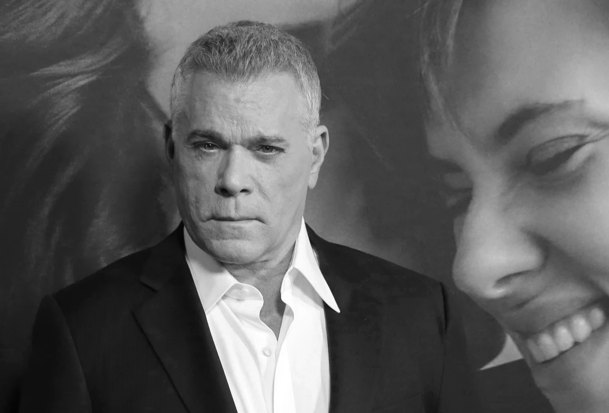 Ray Liotta - aktor znany m.in. za sprawą roli w filmie Martina Scorsese "Chłopcy z ferajny" - nie żyje. Zmarł w wieku 67 lat na Dominikanie, gdzie brał udział w zdjęciach do filmu "Dangerous Waters" - podaje branżowy portal "Deadline". 