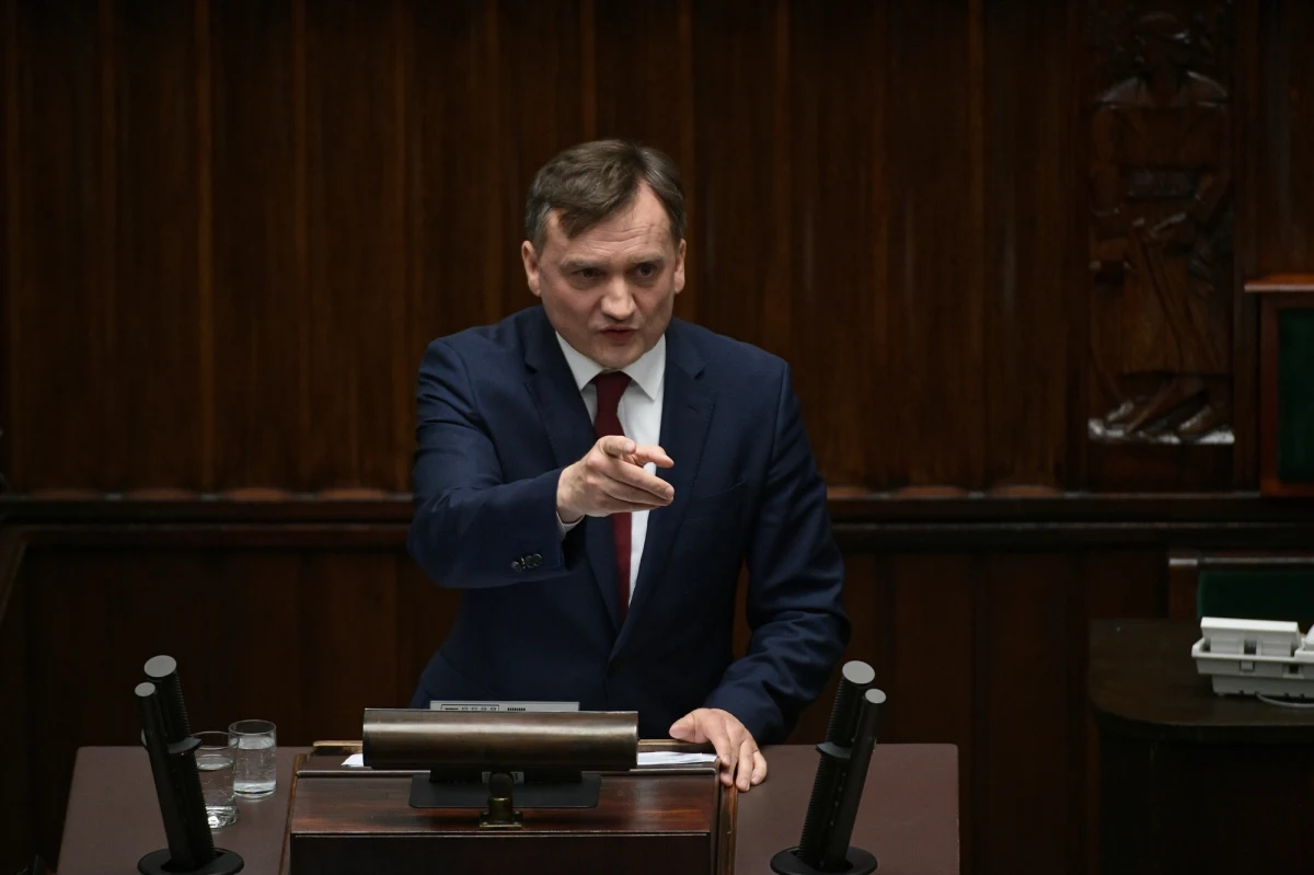 Zbigniew Ziobro zostaje na stanowisku ministra sprawiedliwości. Jego dymisji chcieli posłowie Koalicji Obywatelskiej, Lewicy, KP-PSL oraz Polski 2050. Sejmowa komisja sprawiedliwości rekomendowała odrzucenie wniosku.